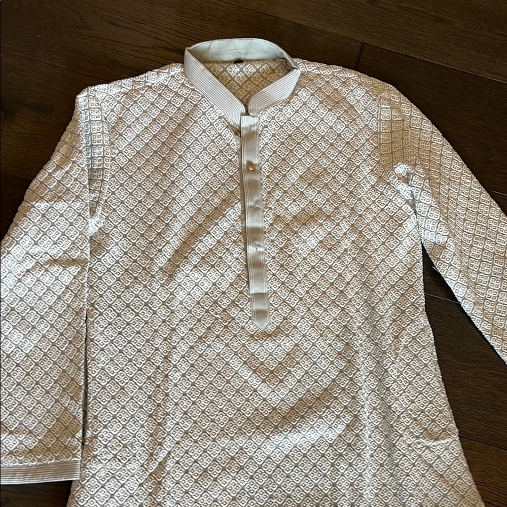Men's grey kurta set.